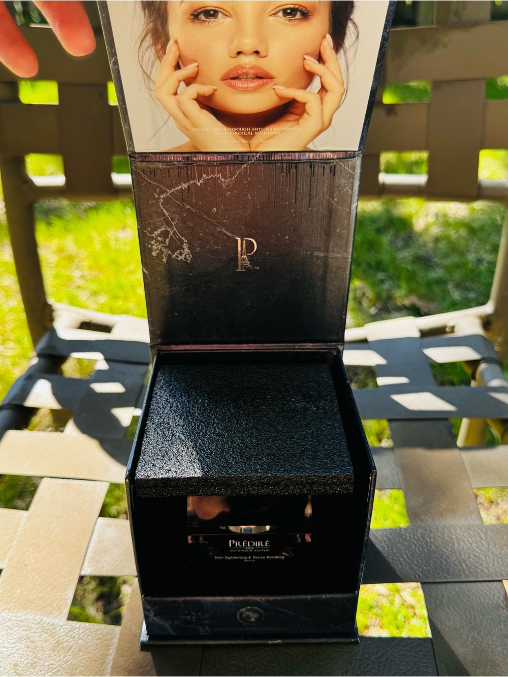 PRÉDIRÉ Skin Tightening & Tissue Bonding Mask - Vit E & Retinol- MSRP $1500 - Picture 3 of 10